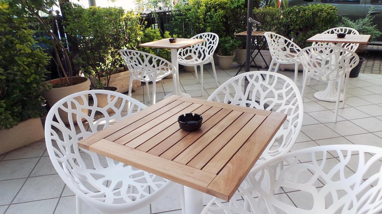 Hotel Aria Di Mare - Bed & Brunch In Centro A ריצ'יונה מראה חיצוני תמונה