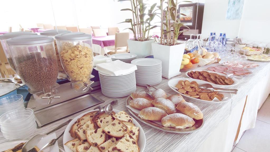 Hotel Aria Di Mare - Bed & Brunch In Centro A ריצ'יונה מראה חיצוני תמונה