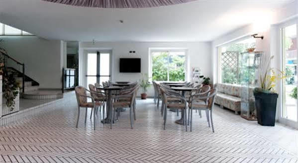 Hotel Aria Di Mare - Bed & Brunch In Centro A ריצ'יונה מראה חיצוני תמונה