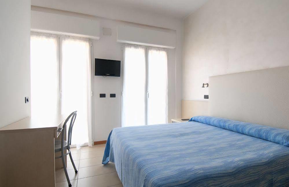 Hotel Aria Di Mare - Bed & Brunch In Centro A ריצ'יונה מראה חיצוני תמונה