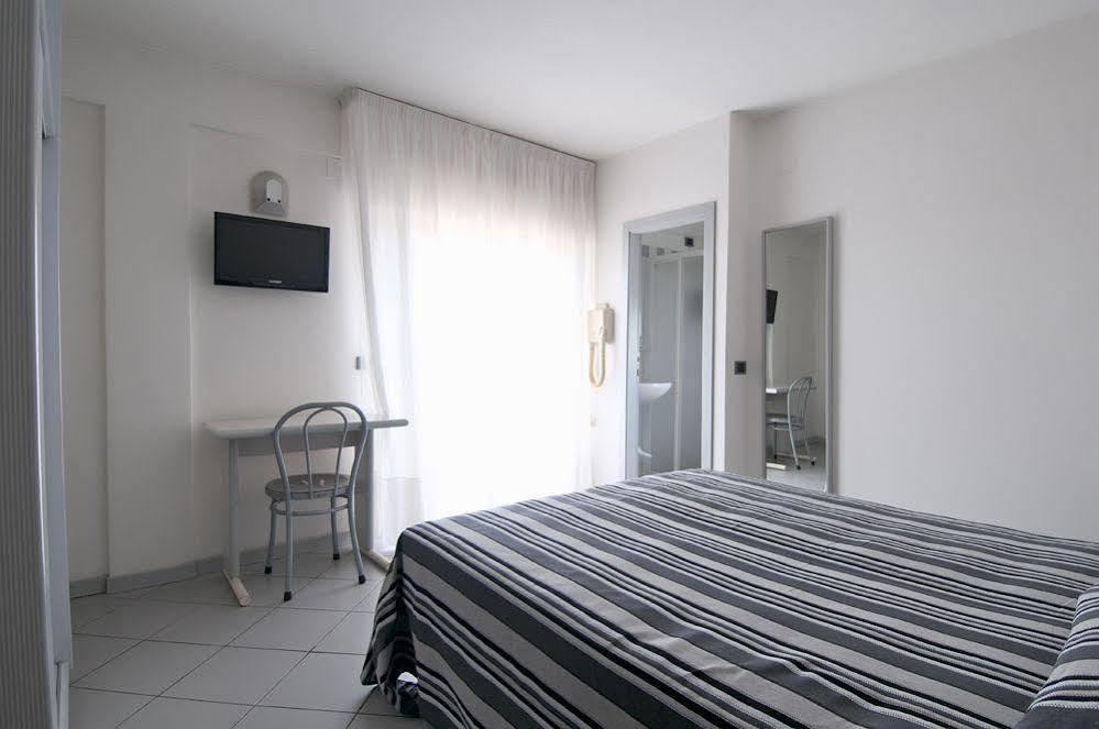 Hotel Aria Di Mare - Bed & Brunch In Centro A ריצ'יונה מראה חיצוני תמונה
